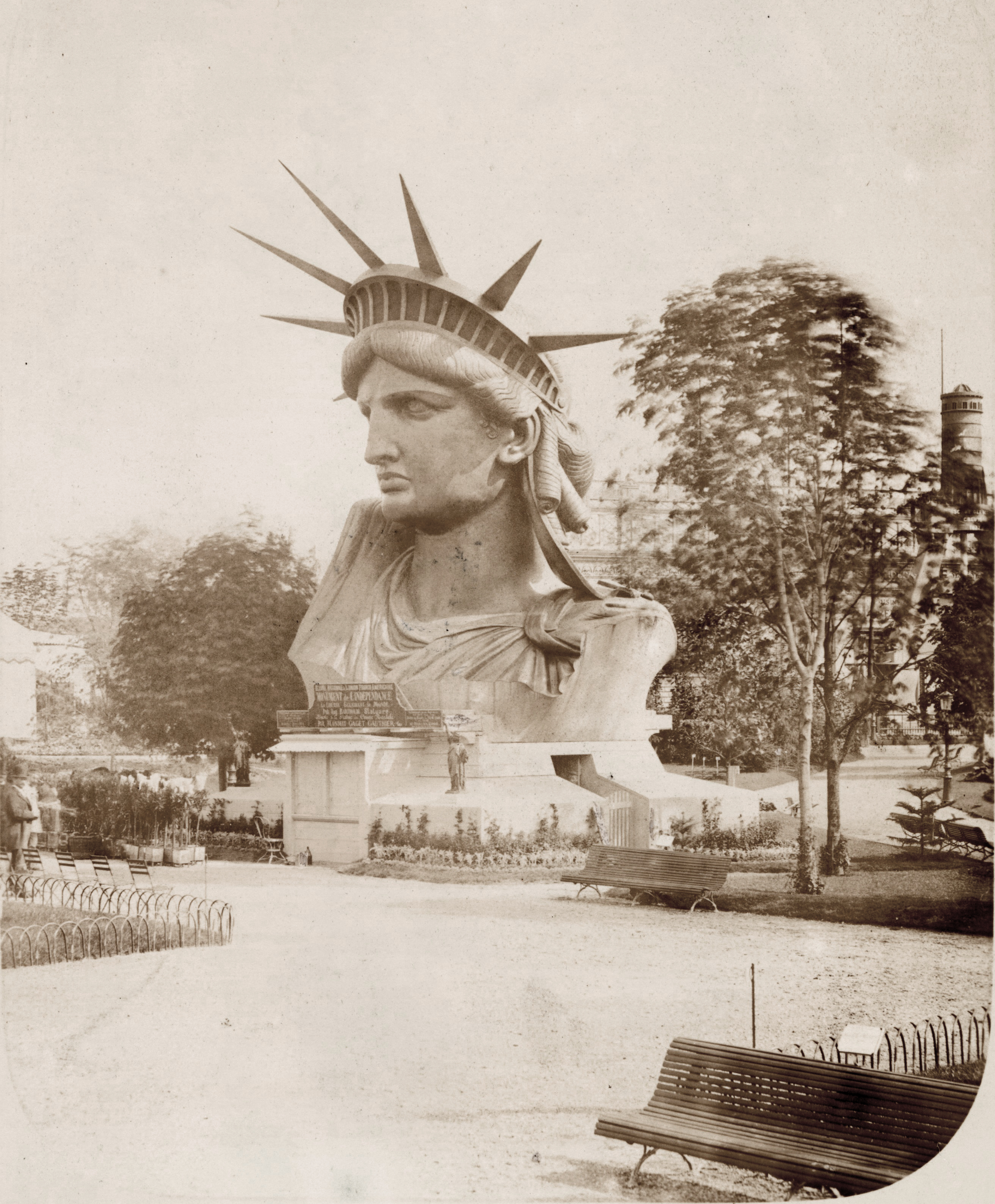 Image of the head of the Statue of Liberty