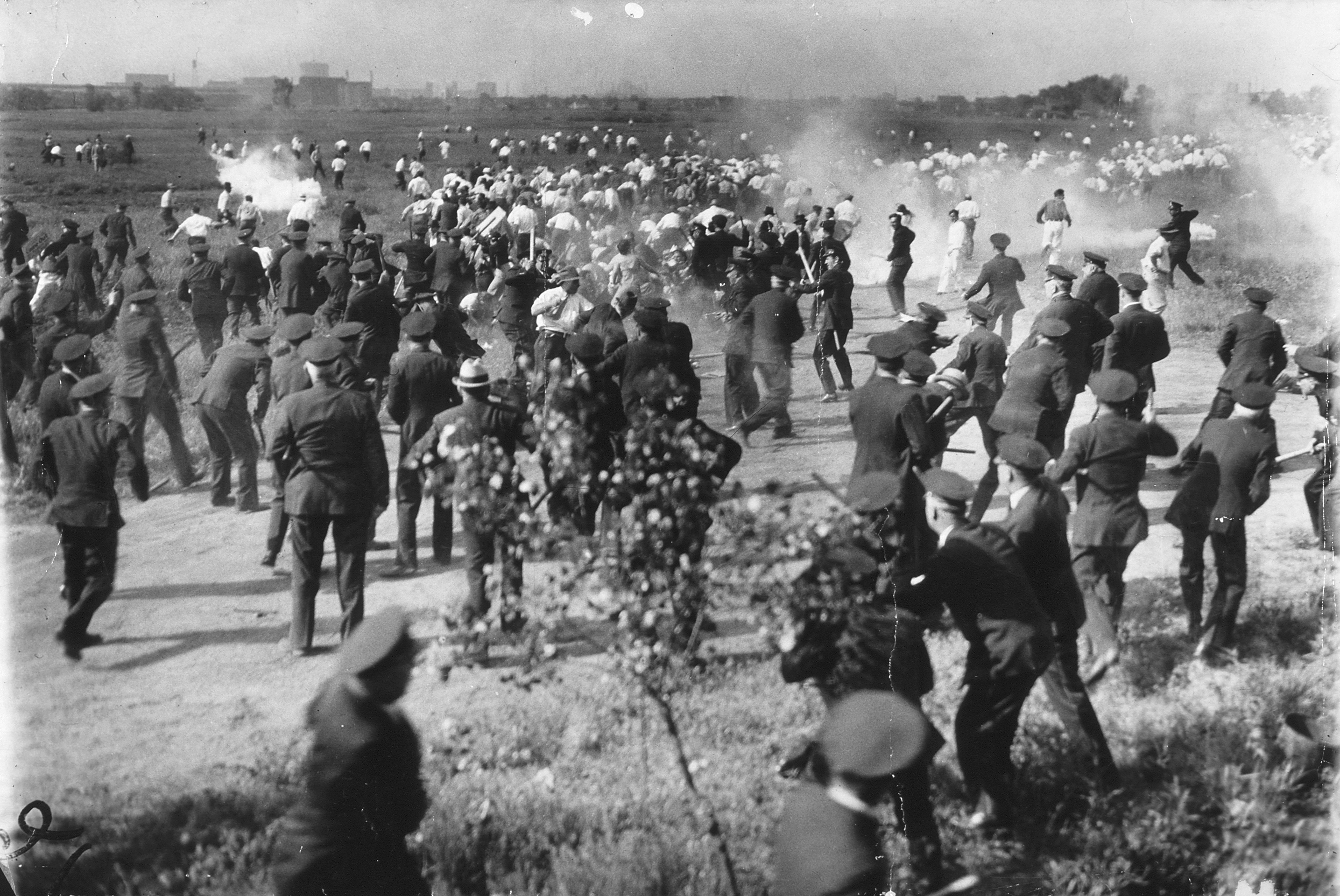 1937 год май. Резня в день поминовения 1937. Расстрелы рабочих демонстраций в США. Мирные демонстрации 20 век.
