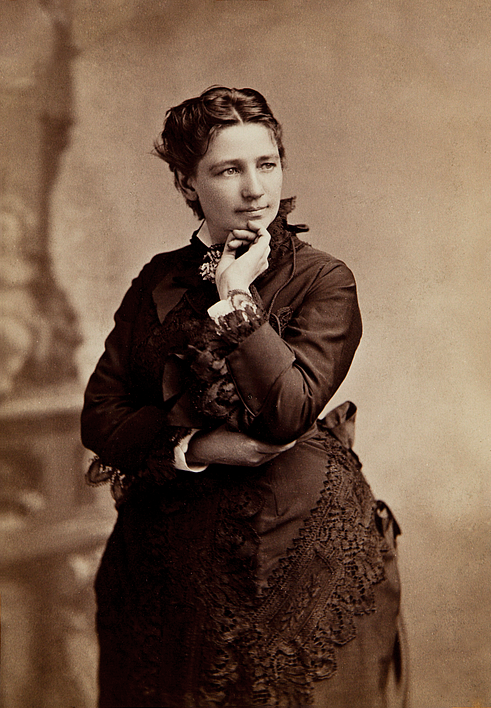 Portrait photograph of Victoria Woodhull